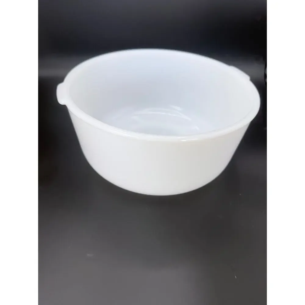 Vintage McKee Glasbake Sunbeam Milk Glass Mixer Bowl 19CJ 9.5 Inch